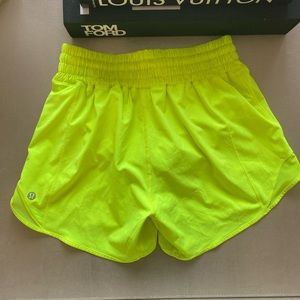 Lululemon Hotty Hot shorts 4” - Size 2
